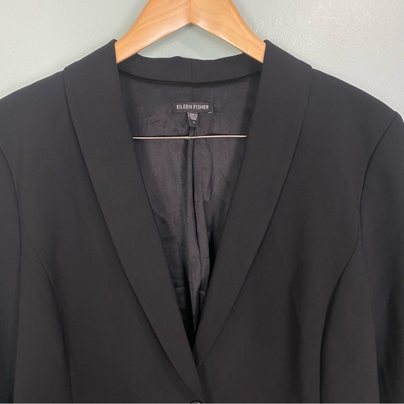 Eileen Fisher Black Wool Blend Crepe Blazer 2 Button Closure Sz L - Picture 3 of 9